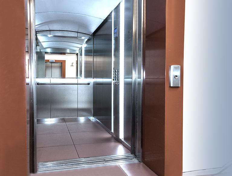 Что покупателям квартир нужно знать о лифтах в новостройках